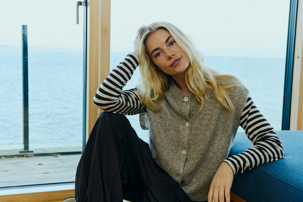Alpa vesti frá Freequent - Silver mink melange