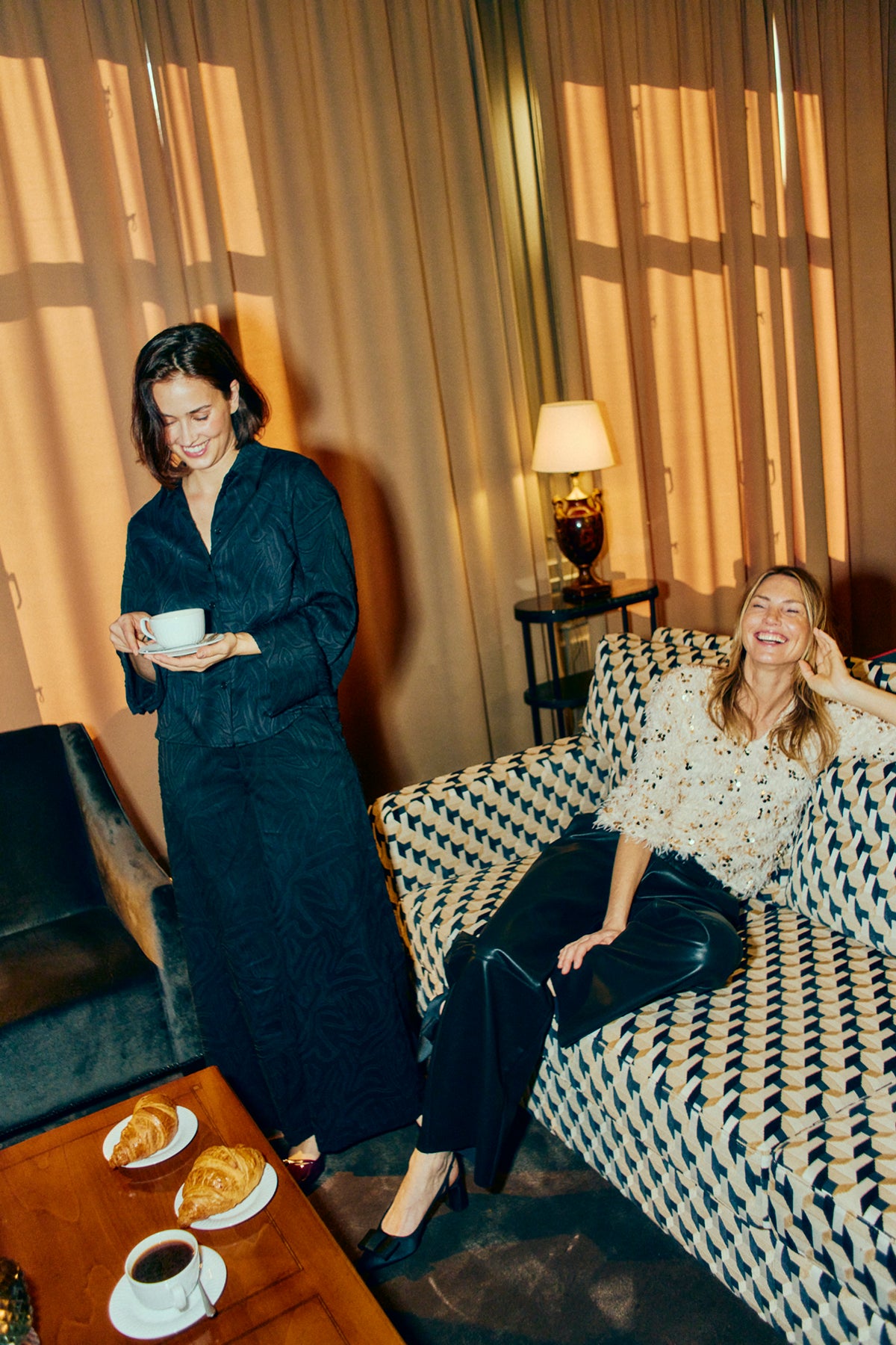 Nolla blússa frá Freequent - Moonbeam w. Gold