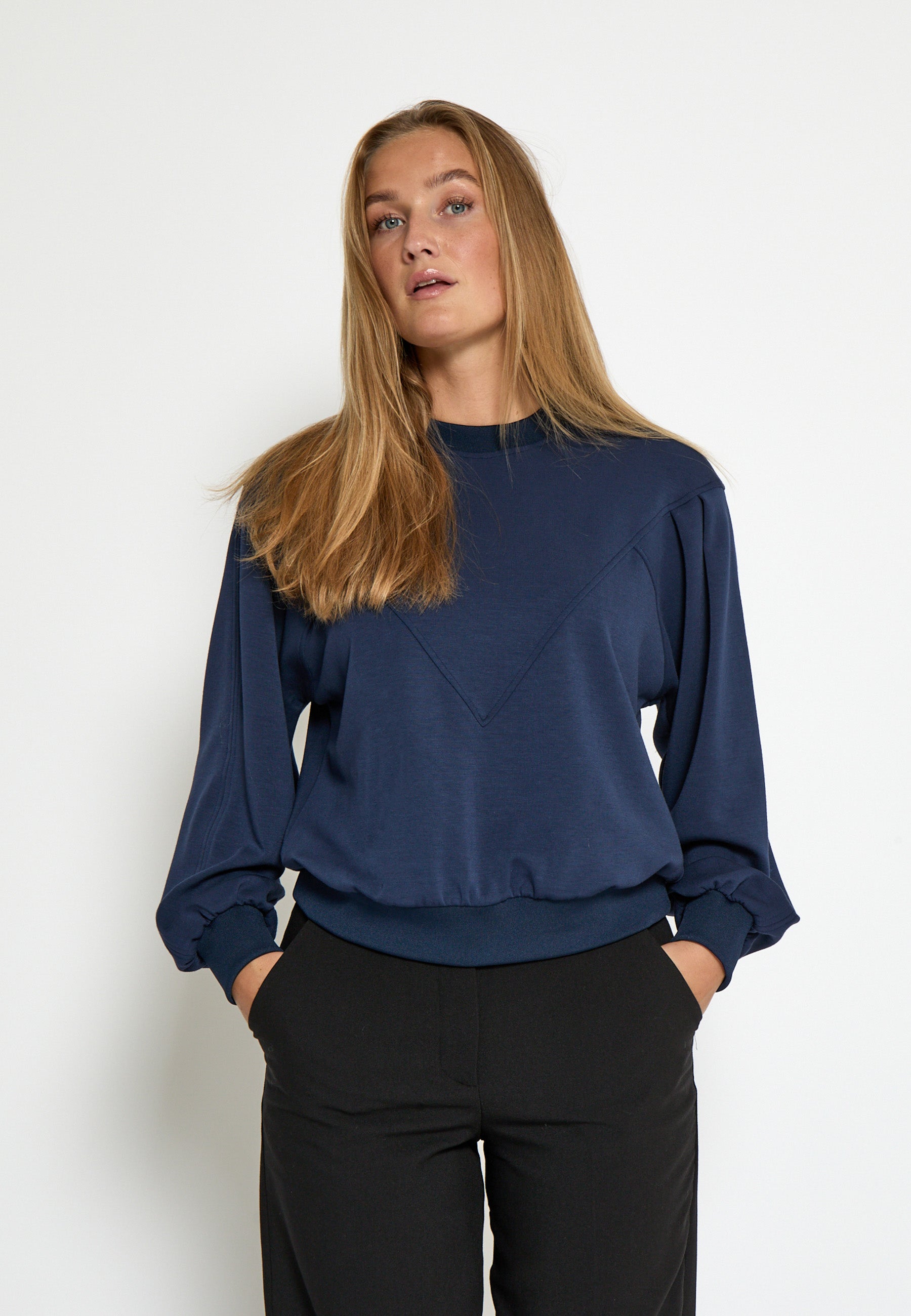 Dicette batleeve peysa frá Peppercorn - Navy