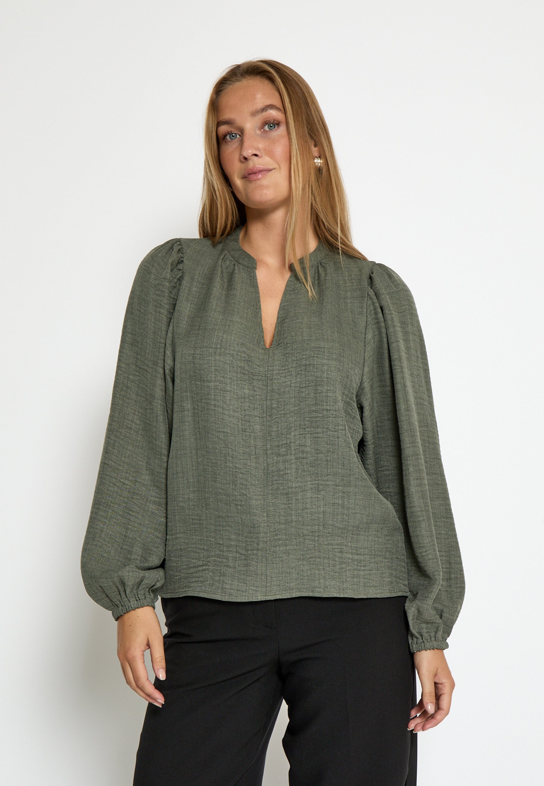 Kaitlyn blússa  frá Peppercorn -Grape leaf melange
