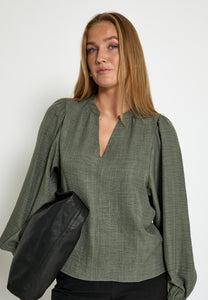 Kaitlyn blússa  frá Peppercorn -Grape leaf melange