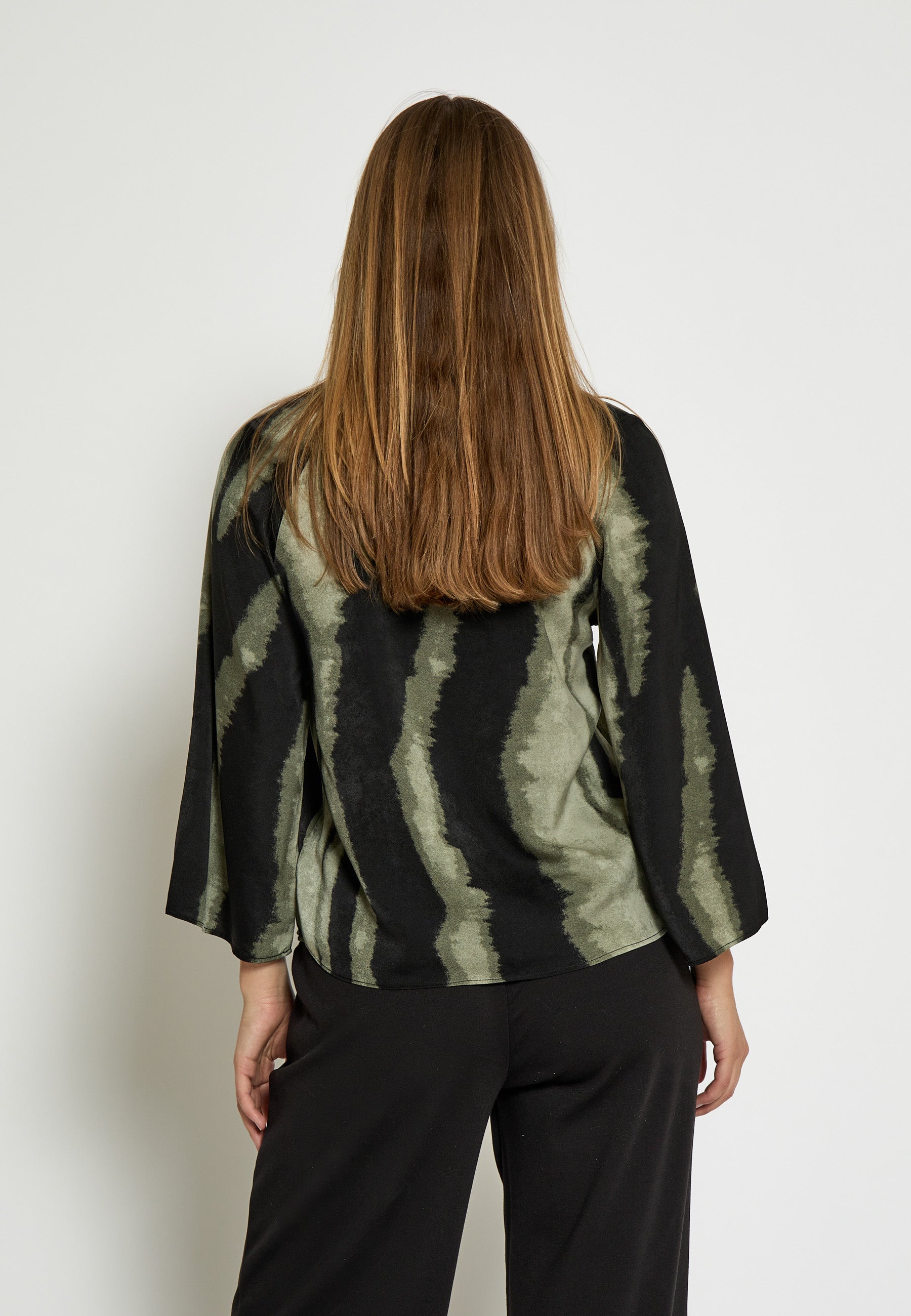 Jeanne blússa  frá Peppercorn -Grape leaf print