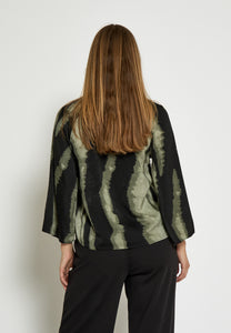 Jeanne blússa  frá Peppercorn -Grape leaf print