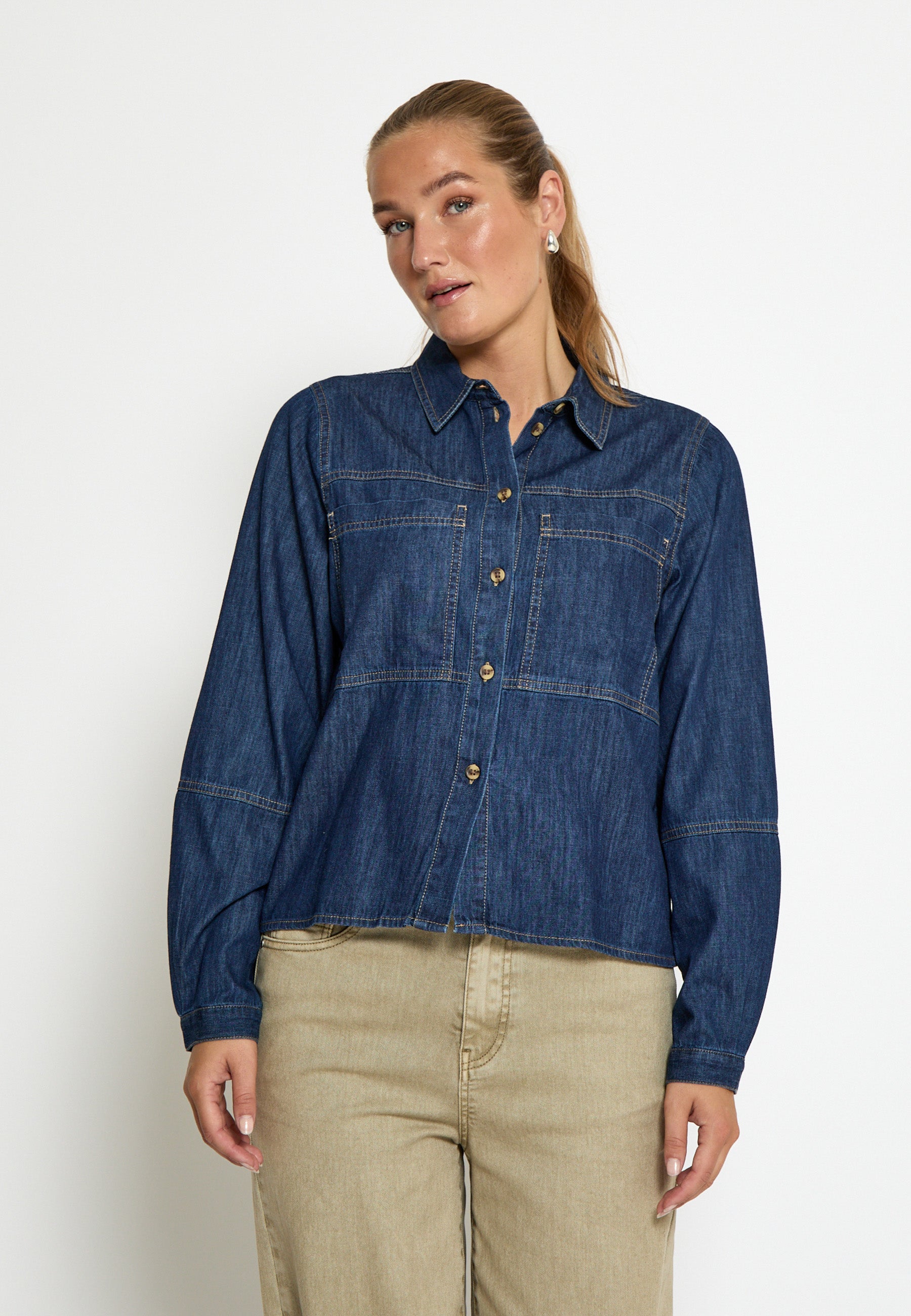 Kaia gallaskyrta/jakki frá Peppercorn - Mid blue denim