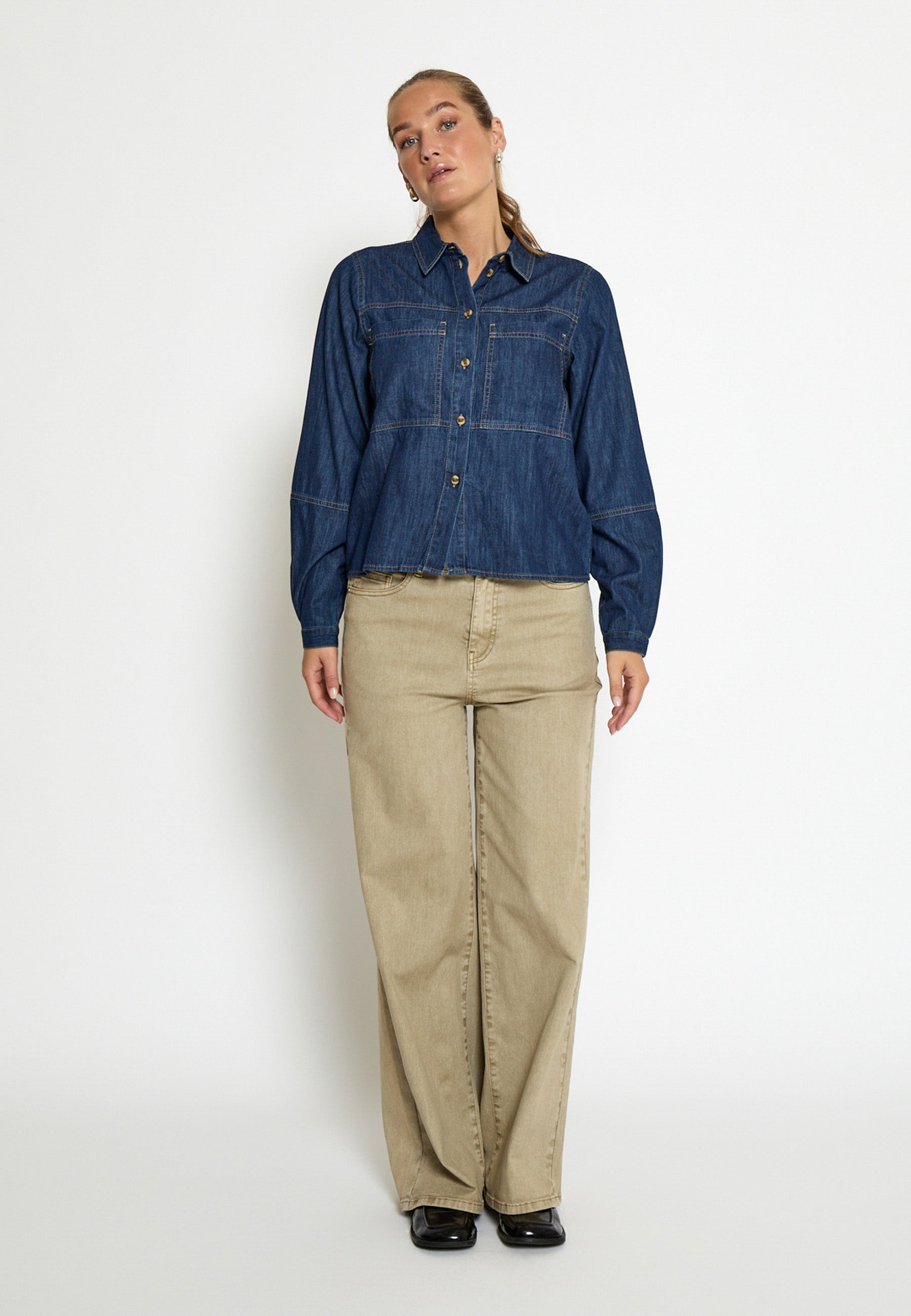 Kaia gallaskyrta/jakki frá Peppercorn - Mid blue denim
