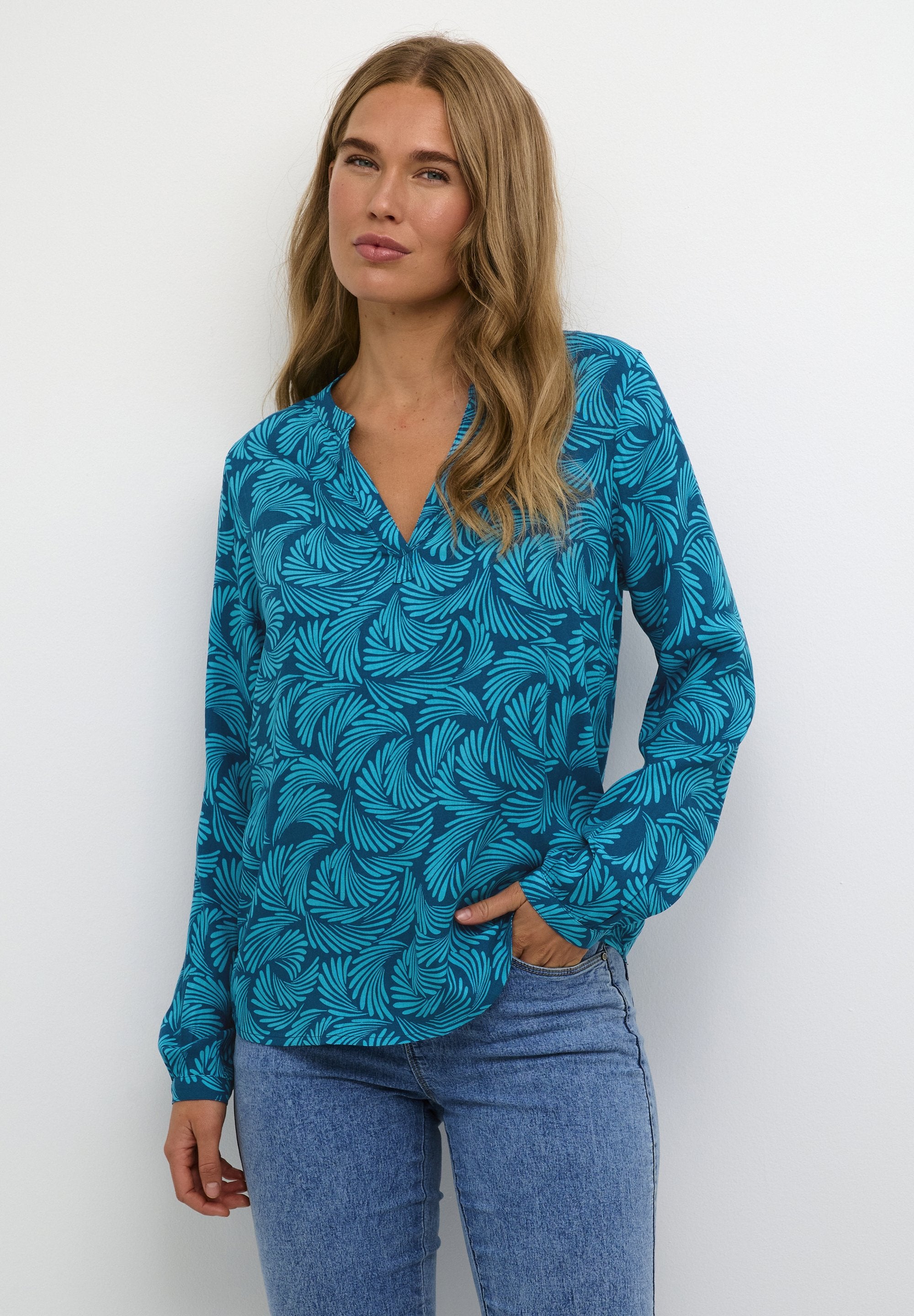 Marta tilly blússa frá Kaffe - legion blue
