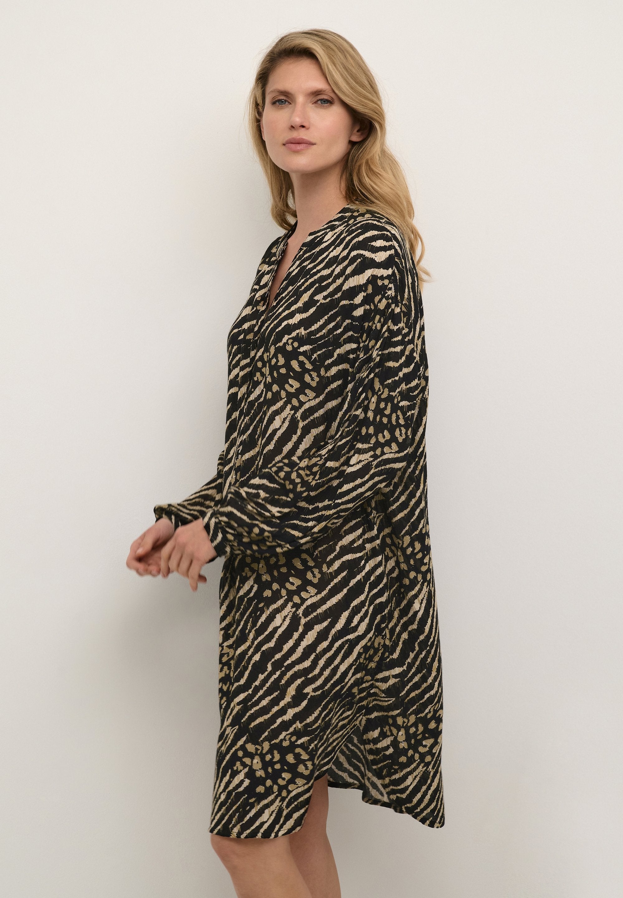 Karina amber kjóll frá Kaffe - animal print