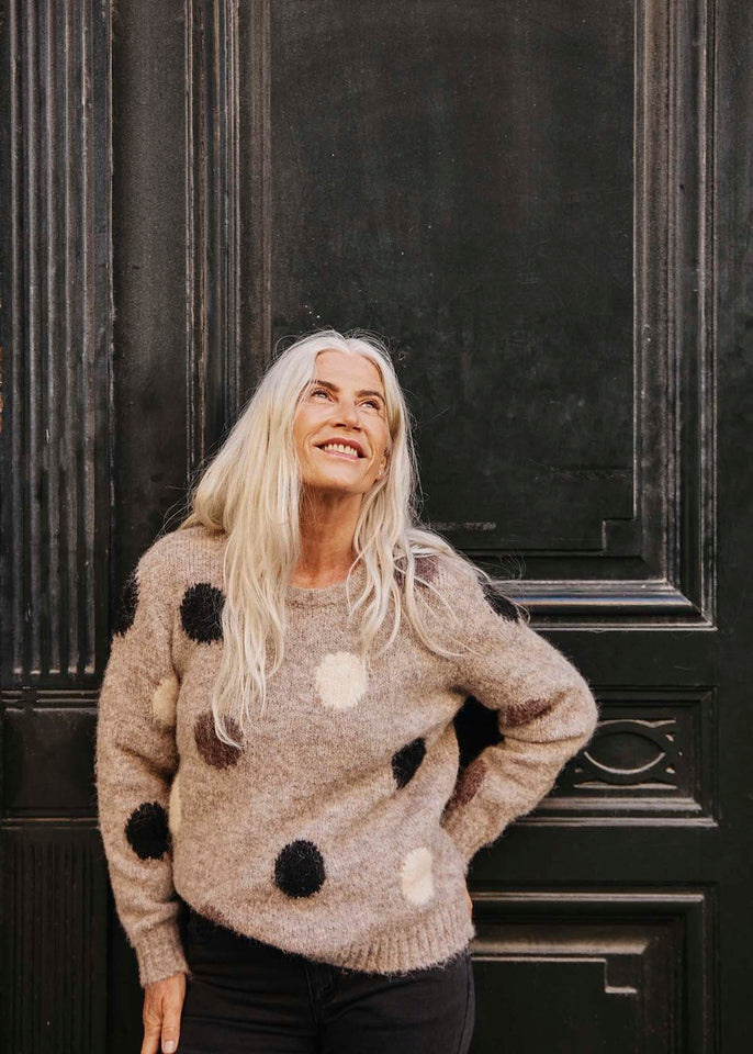 Louisa peysa frá Freequent- brún doppótt