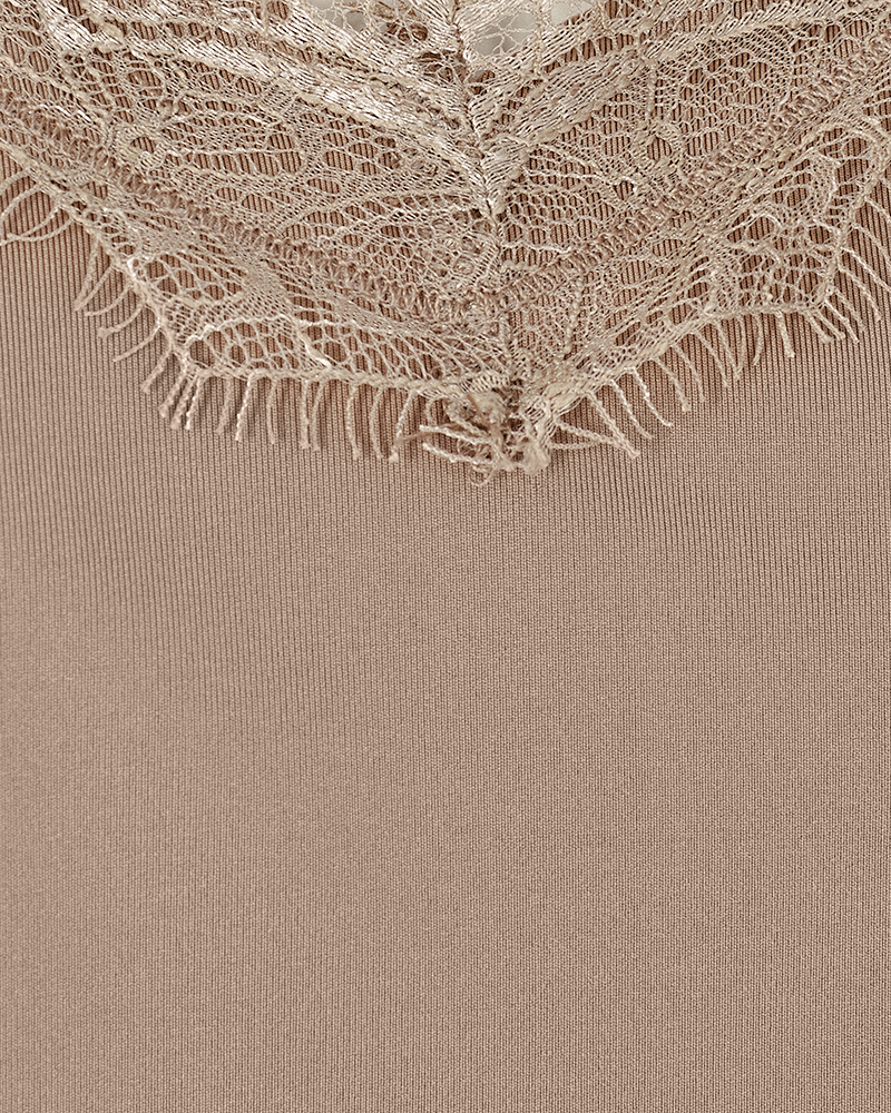 Bicco toppur frá Freequent - Desert taupe