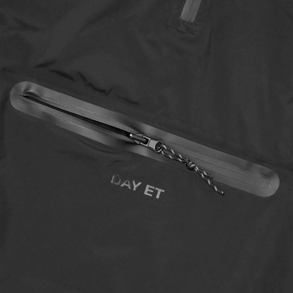 DAY RE- No Rain Anorak - Svartur