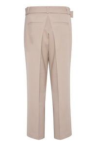 Sakura buxur með belti frá Kaffe- Feather grey